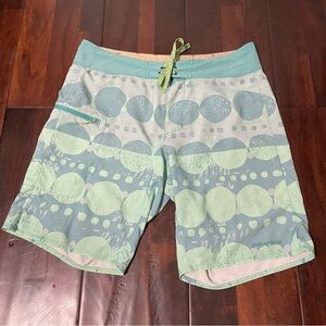 Patagonia Board Shorts Men’s Size 31 Tie Front Pocket Green